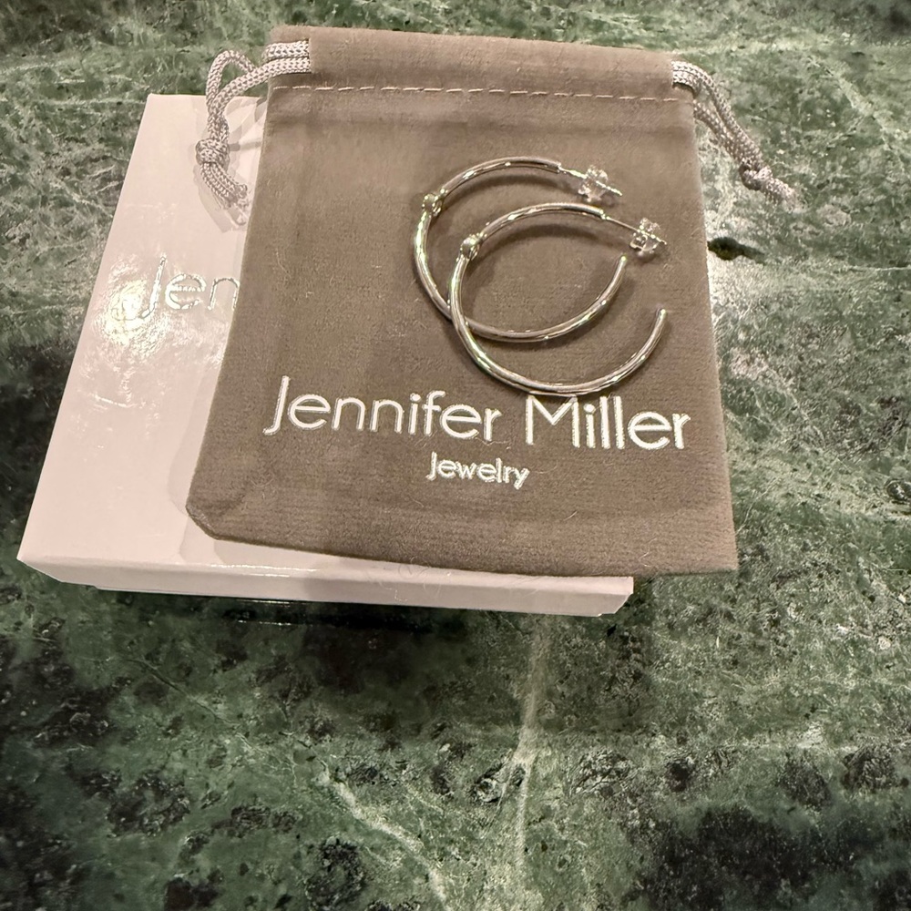 Jennifer Miller Hoop white gold plated hoop earrings NIB - Picture 7 of 7